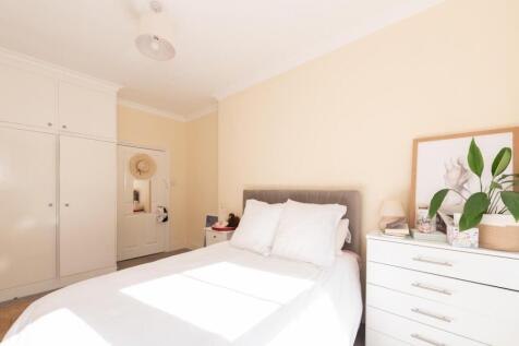 BEDROOM 1 c.jpg