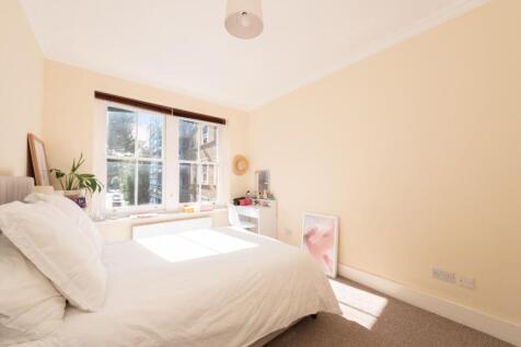 BEDROOM 1 a.jpg