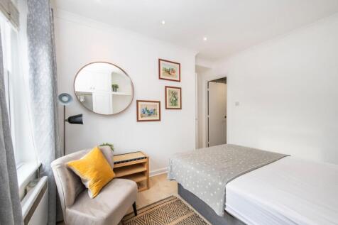 BEDROOM 1 c.jpg