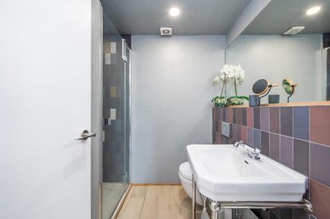 BATHROOM 1.jpg