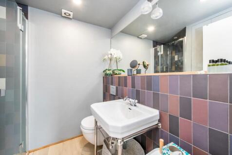 BATHROOM 2.jpg