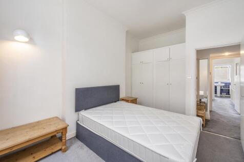 bedroom (1).jpg