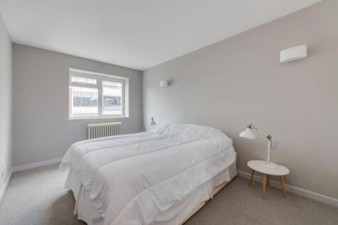 BEDROOM 1 a.jpg