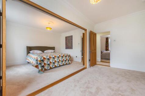 bedroom (2).jpg