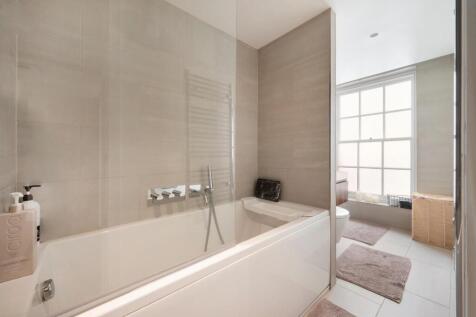 BATHROOM 1.jpg