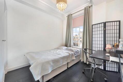 BEDROOM 1 a.jpg