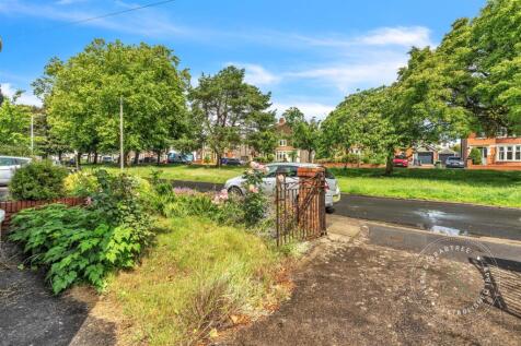St-Edwen-Gardens-03.jpg