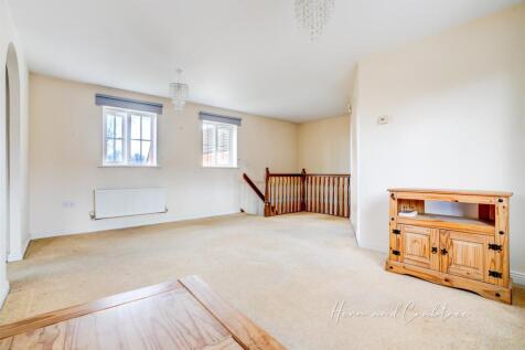 Threipland Drive, Heath, HernCrabtree Lettings (7)