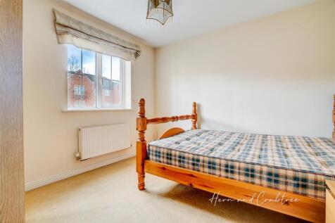 Threipland Drive, Heath, HernCrabtree Lettings (9)