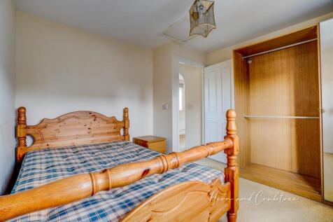 Threipland Drive, Heath, HernCrabtree Lettings (11
