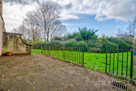 Threipland Drive, Heath, HernCrabtree Lettings (13
