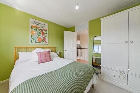Cottage-Close-03.jpg