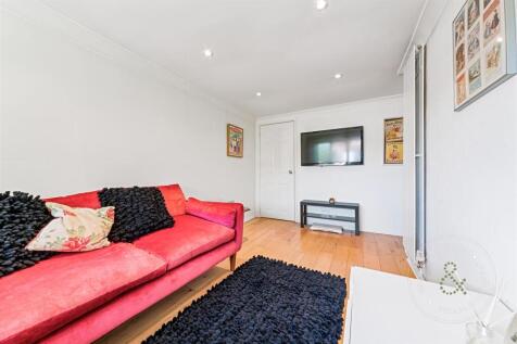 Cottage-Close-15.jpg