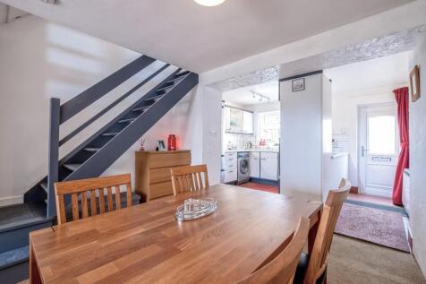 8 Tarn Close (2 of 21).jpg