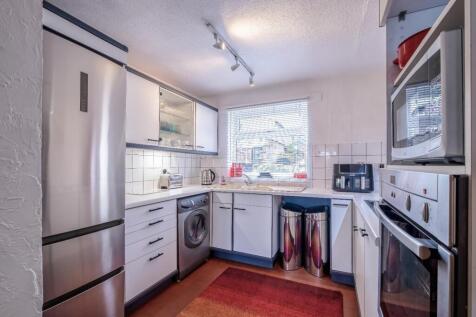 8 Tarn Close (3 of 21).jpg