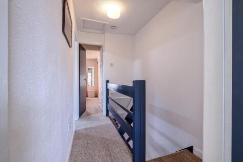 8 Tarn Close (6 of 21).jpg