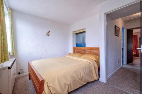 8 Tarn Close (7 of 21).jpg