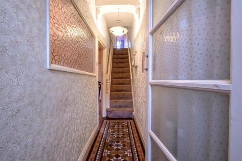 28 Longreins Road (2 of 17).jpg