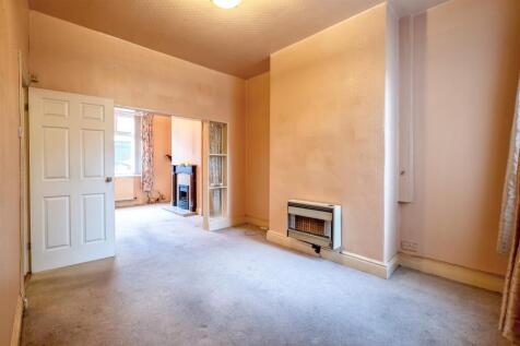 28 Longreins Road (4 of 17).jpg