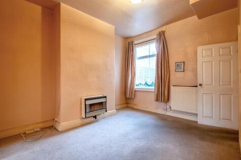 28 Longreins Road (3 of 17).jpg