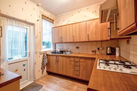 28 Longreins Road (7 of 17).jpg