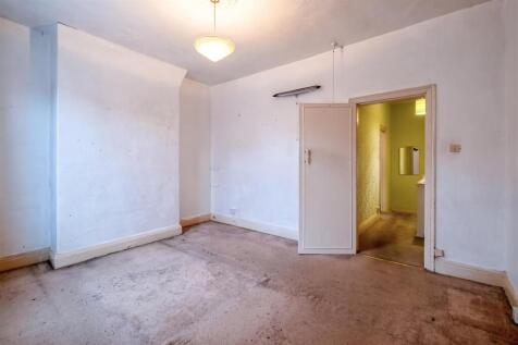 28 Longreins Road (10 of 17).jpg