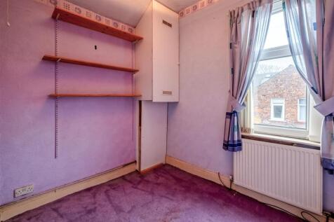 28 Longreins Road (14 of 17).jpg