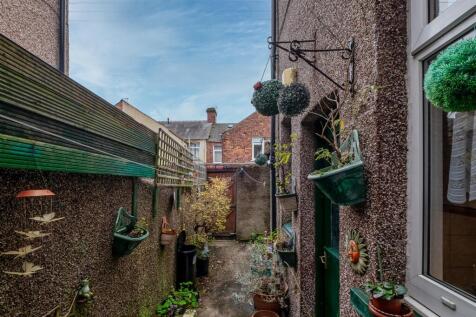 28 Longreins Road (16 of 17).jpg