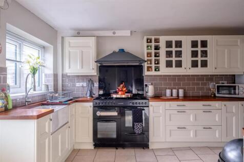 54 Coronation Drive (7 of 18).jpg