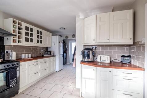 54 Coronation Drive (8 of 18).jpg