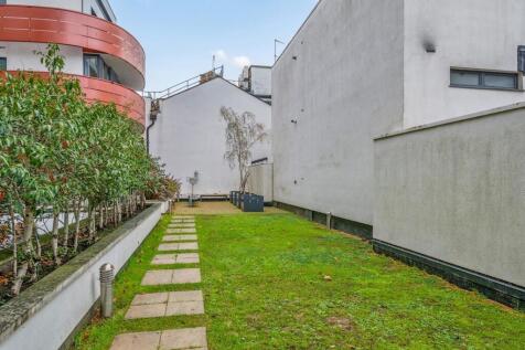 1386249-2-692d7bc...