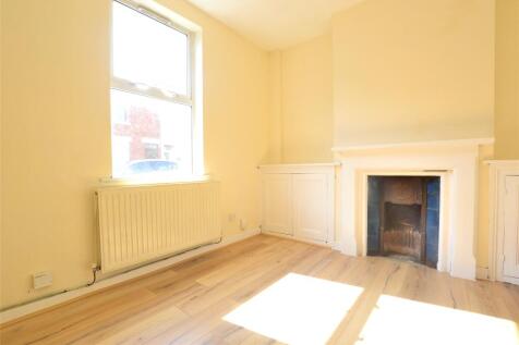 Lounge/Bedroom 1