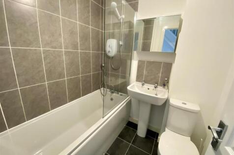 11 bathroom.jpg