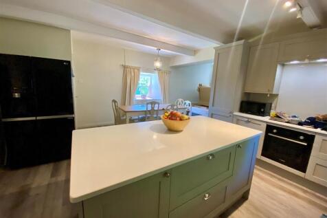 cae pentre kitchen.jpg