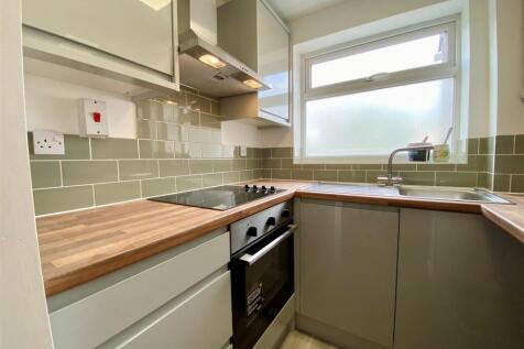 53 hazeleden  kitchen.jpg