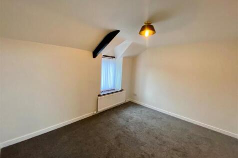 22 crown rd bed 2.jpg