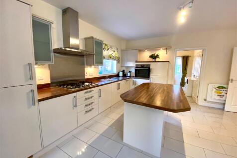5 kitchen 3.jpg