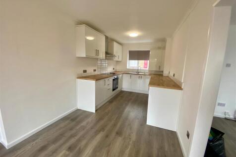 28 dining kitchen.jpg