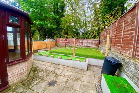 rear garden area.jpg