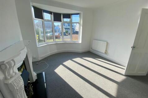 3 west road room 2.jpg