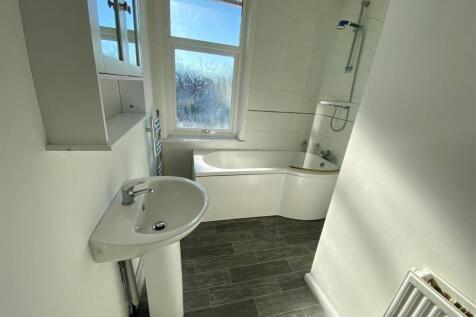 3 west road bathroom.jpg