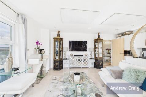 Lounge/Dining Area