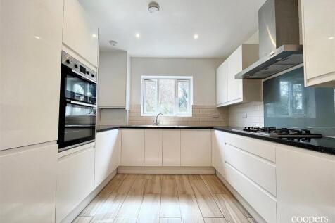 Kitchen (13).jpg