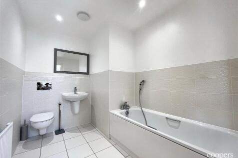 Bathroom (14).jpg