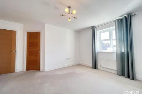 Master Bedroom 2 (3).jpg
