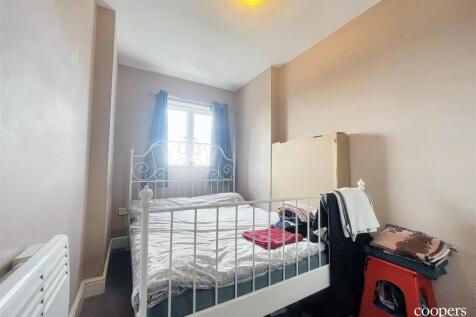 Bedroom 2 (2).jpg