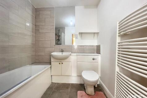 Bathroom (16).jpg