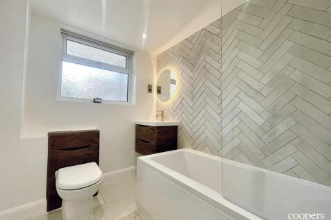 Bathroom (17).jpg