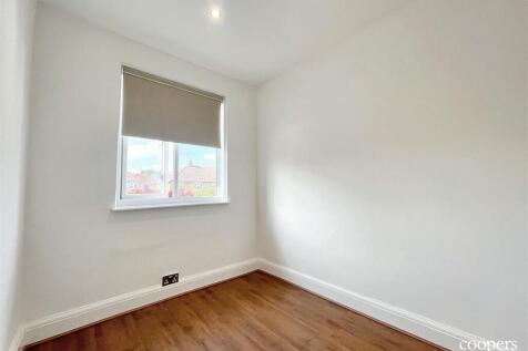 Bedroom 3 (11).jpg