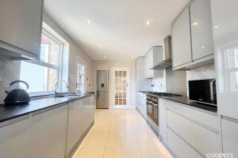 Kitchen (20).jpg